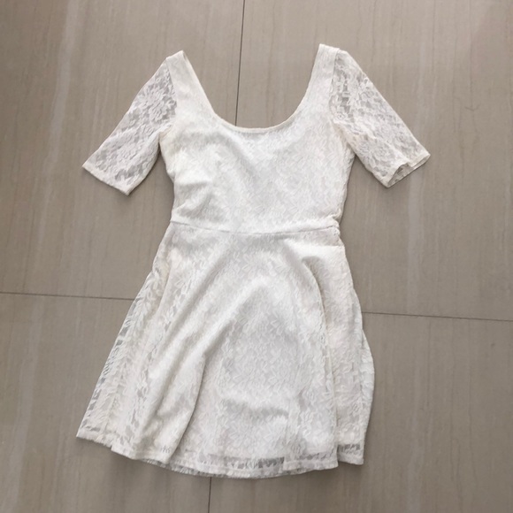 Creme Lace Abercrombie dress - Picture 3 of 4